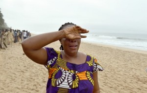 A woman reacts as she looks for her son along the beach in Grand Bassam, some 40 kms east of Abidjan on March 14 , 2016, a day after gunmen attacked the Ivory Coast resort town popular with Ivorians and Westerners, killing fourteen civilians and two soldiers. Ivory Coast ministers were to hold emergency talks after the first jihadist attack on its soil claimed 16 lives at a beach resort frequented by foreigners, as fears grow of a mounting jihadist threat in west Africa. / AFP / ISSOUF SANOGO