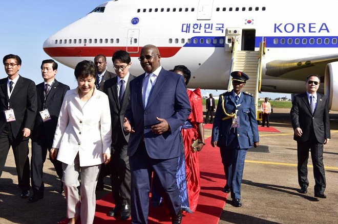 South Korean President Park Guen-Hye was received by Foreign Affairs minister Sam Kutesa, 