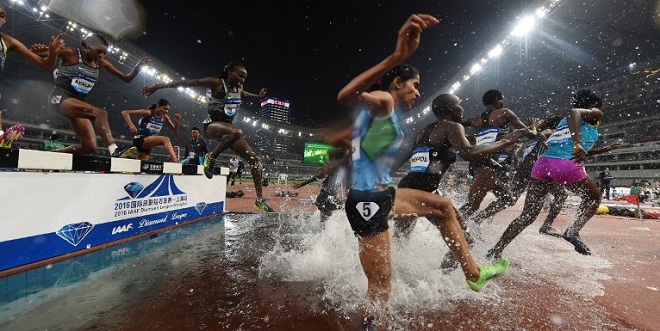 Athletes compete in the women's 3000m Steeplechase at the Shanghai Diamond League athletics competition in Shanghai on May 14, 2016. / AFP PHOTO