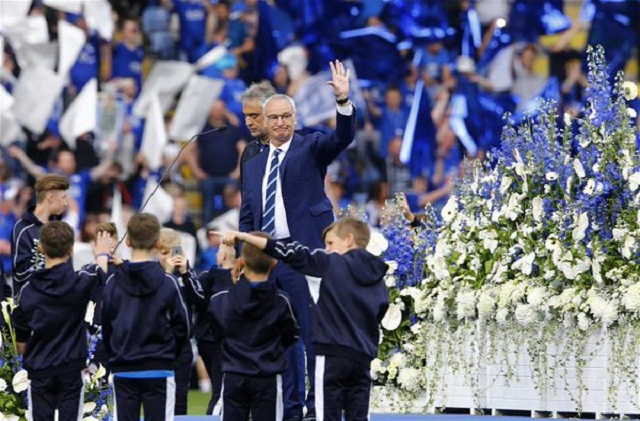 Tears from Claudio Ranieri & the rest of the King Power after a moving performance by @AndreaBocelli 