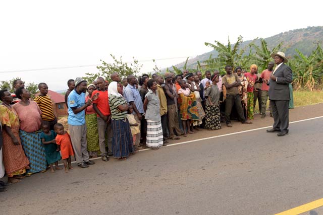 President Museveni addressing a curious crowd at Kyeirumba in Isingiro