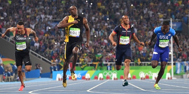 Jamaica's Usain Bolt (2ndL) reacts after he crossed the finish line head of USA's Justin Gatlin (R), Canada's Andre De Grasse (L) and France's Jimmy Vicaut to win the Men's 100m Final during the athletics event at the Rio 2016 Olympic Games at the Olympic Stadium in Rio de Janeiro on August 14, 2016.   / AFP PHOTO / OLIVIER MORIN