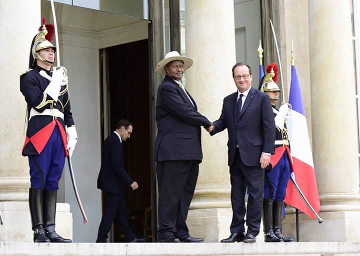 hollande-museveni-3