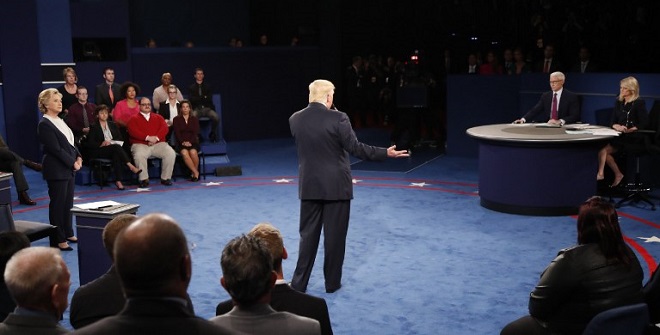 Republican Presidential nominee Donald Trump and Democratic nominee Hillary Clinton (L) participate in a town hall debate at Washington University in St. Louis, Missouri, on October 9, 2016.  / AFP PHOTO / POOL / RICK WILKING