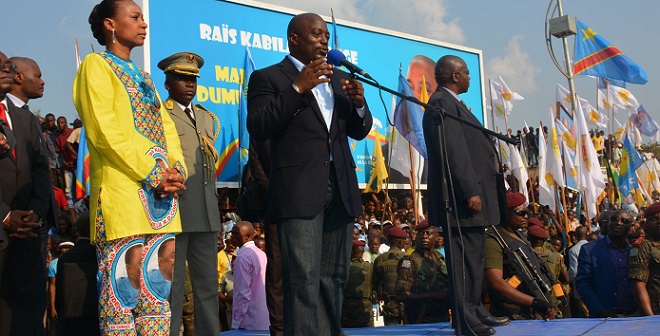 Kabila talks to campaign crowd