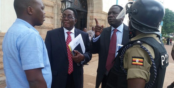 Makerere Vice Chancellor Dr Ddumba talks to officials moments before the university was closed.