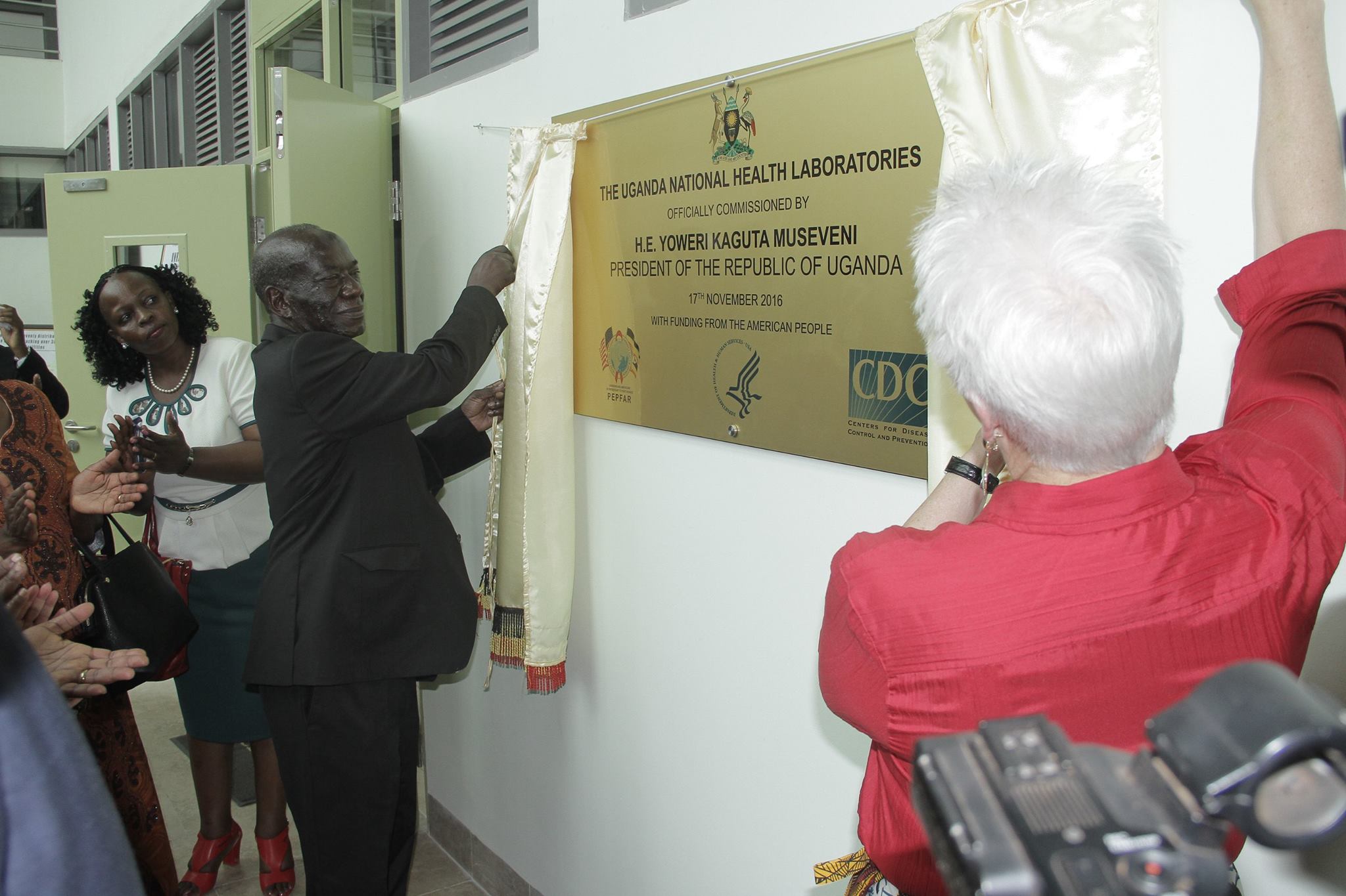 VP Sekandi and Ambassador Malac at the Butabika Lab opening.