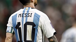 Messi breaks World Cup record as Argentina advances