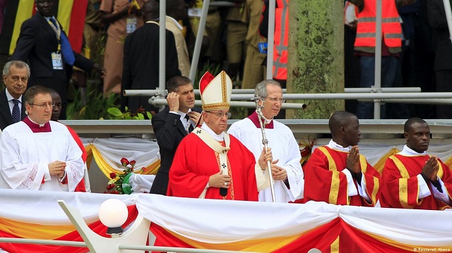 pope francis visits uganda