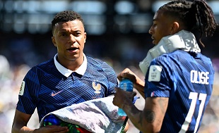 Hydration breaks divide opinion at World Cup