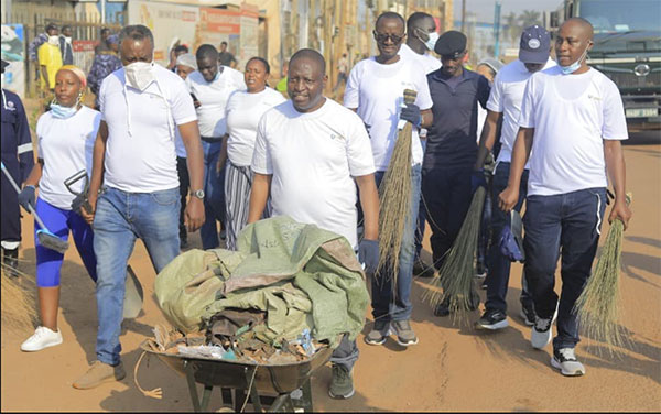 Bahati hails Uganda Baati, Manufacturers’ Association at launch of cleaning day
